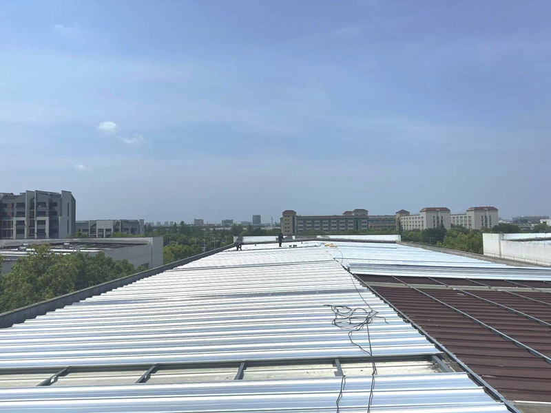 上海文霸電器有限公司A1-A4、B1-B4廠房屋面彩鋼板維修翻新工程